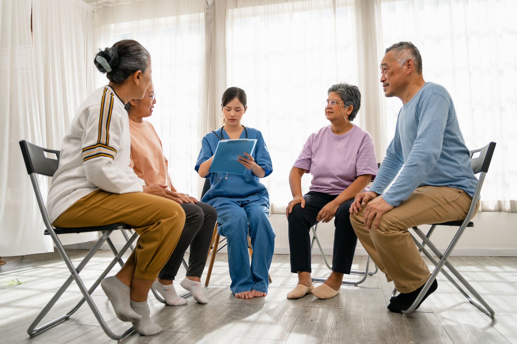 Les 6 addictions courantes chez les seniors : comment y faire face
