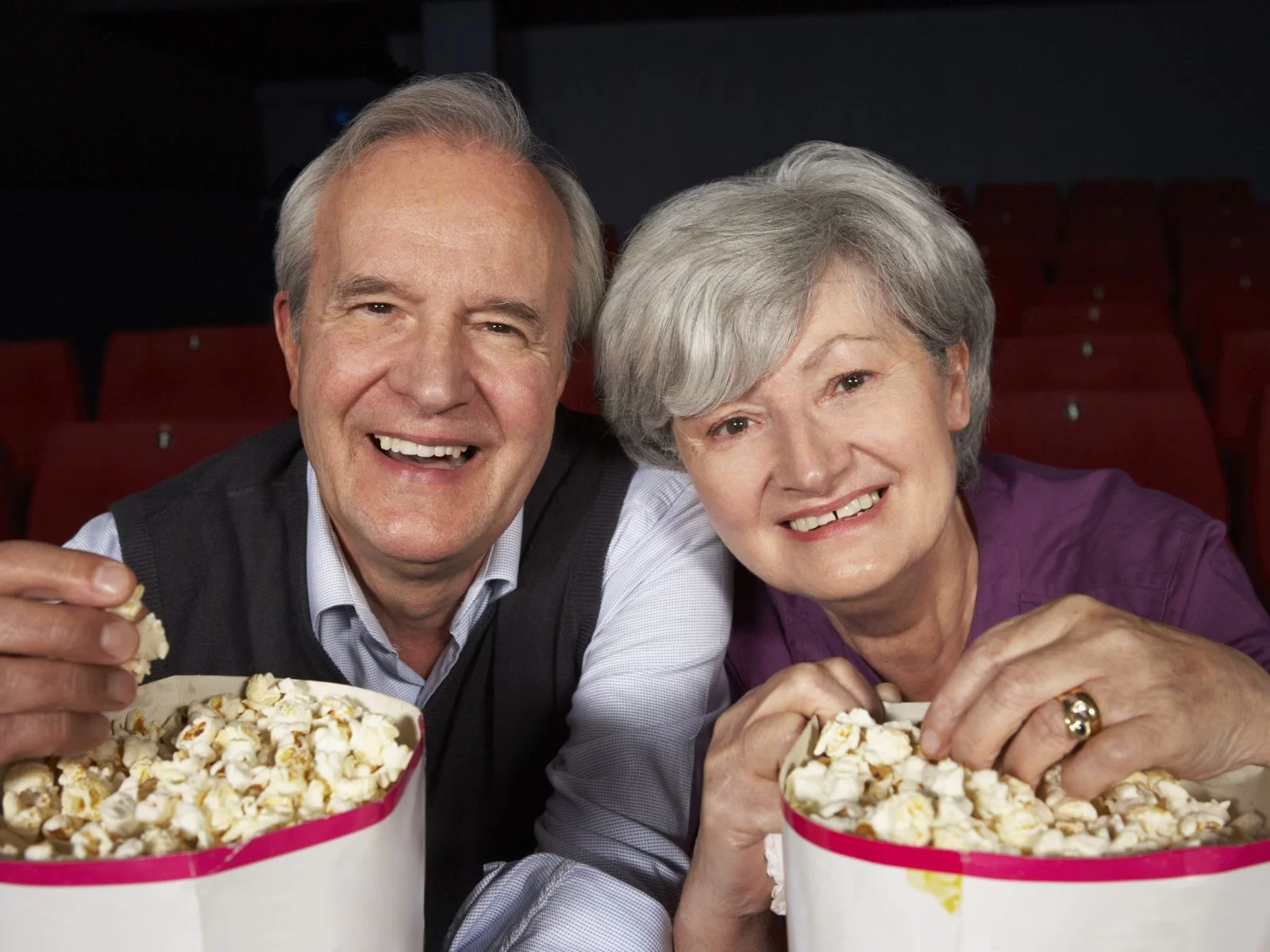 Comparatif des tarifs seniors au cinéma : Pathé, UGC et autres